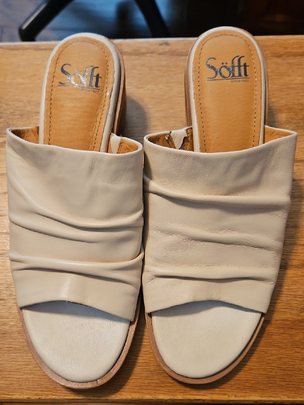 Sofft Neutral Colored Sandals 8 1/2 Medium